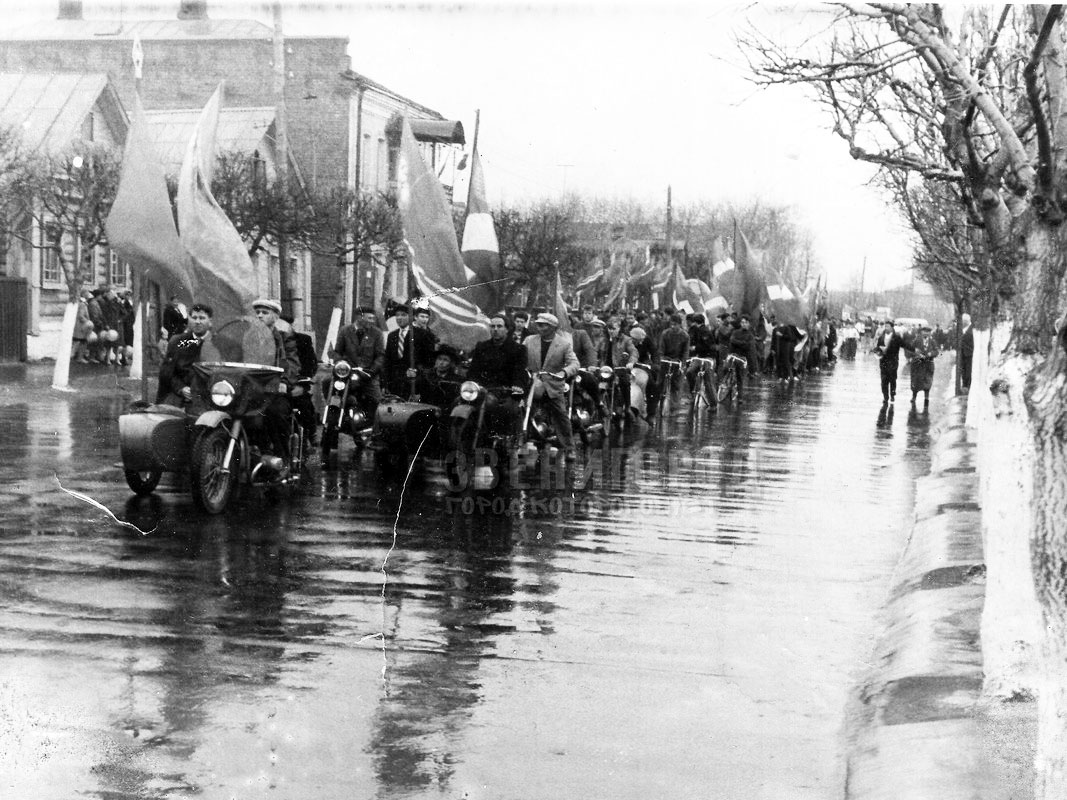 Холодный Первомай 1966 года в Звенигороде Первомайская демонстрация в Звенигороде в 1966 году