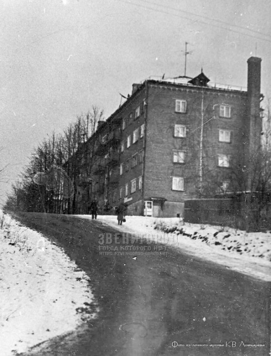 Дом № 8 на ул. Парковая в Звенигороде. Построен в 1961-1962 гг Фото 1991 года
