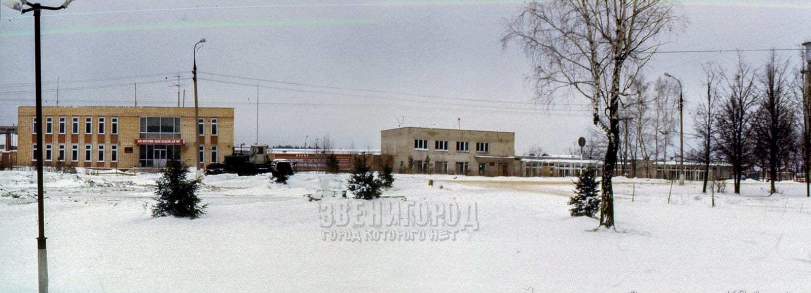 Панорама центральной площади села Ершово из двух фото 1989 года, искусственно "склеенная"  по технологиям 21 века.